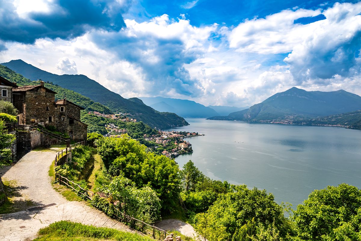La valle pacifica nascosta dal Lago di Como è il luogo dove la natura selvaggia incontra le due anime della Lombardia