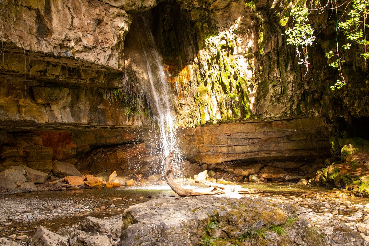 Sardegna, il borgo della longevità dove la natura regala cascate e gole spettacolari nel cuore della Barbagia