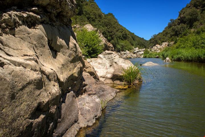 Sardegna, il borgo della longevità dove la natura regala cascate e gole spettacolari nel cuore della Barbagia