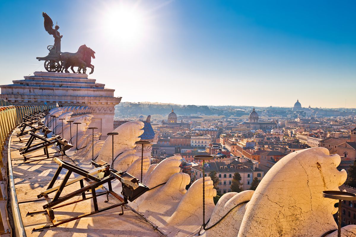 Una terrazza panoramica nel centro di Roma regala una vista a 360 gradi sulla città, tra monumenti celebri, cupole e scorci meno conosciuti.
