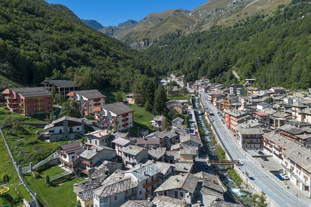 131 abitanti a 1300 metri d'altitudine: al confine con la Francia per scoprire il borgo più fresco del Piemonte