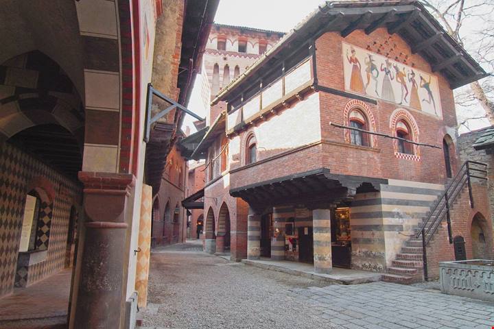 Un borgo medievale in pieno centro città: 420 ettari di verde celano un tesoro antico dove il tempo si è fermato