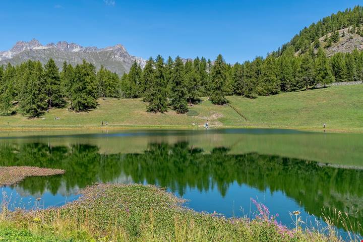 È il primo borgo car-free in Italia: qui le automobili non esistono, ed ecco perché è una bella notizia