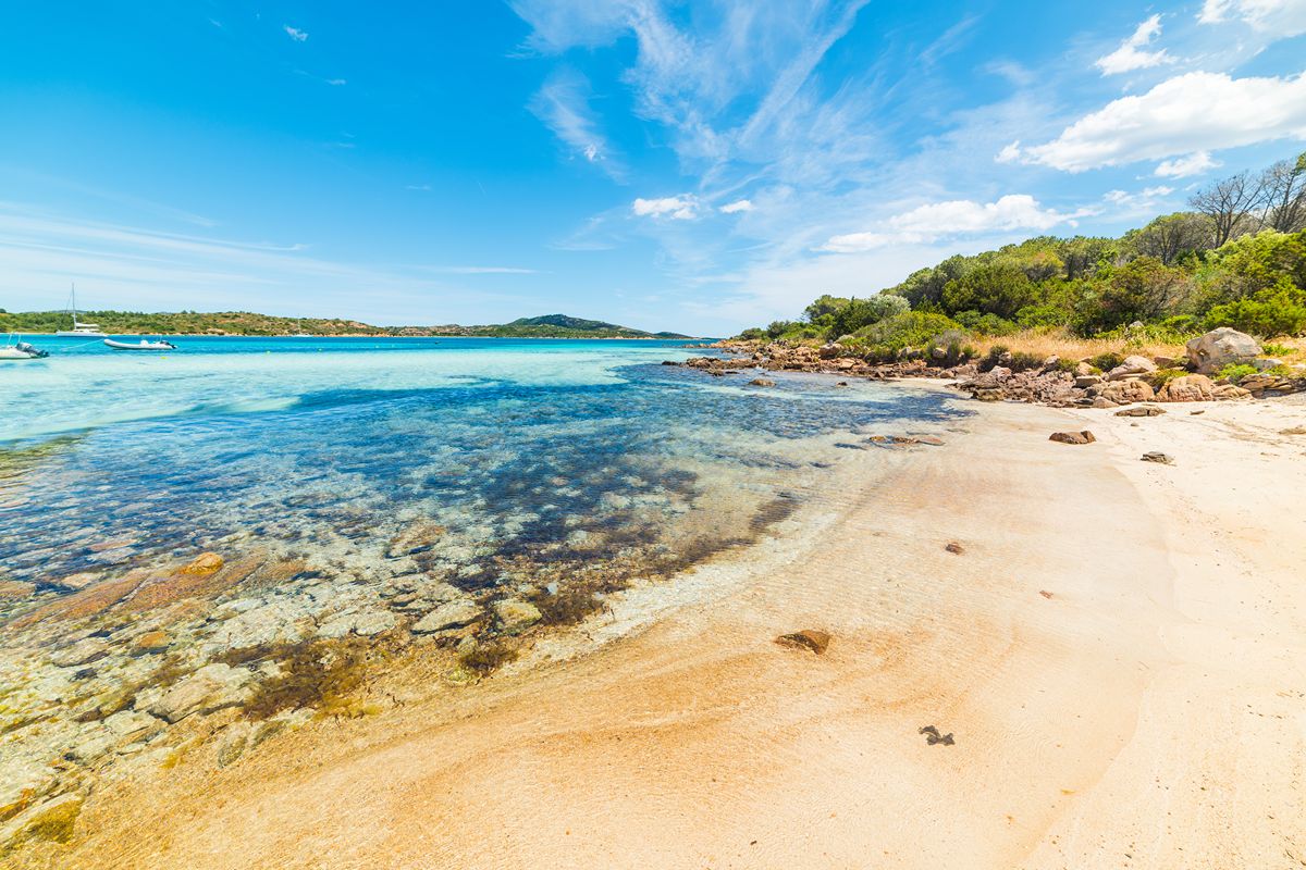 La piccola Tahiti della Sardegna è la spiaggia-paradiso protetta dalle dune e da una pineta secolare