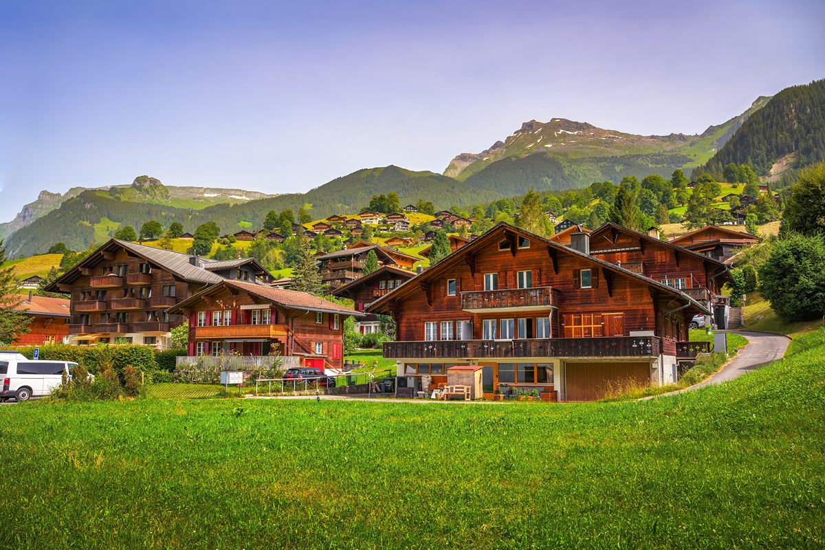 Questo villaggio immerso nel cuore delle Alpi svizzere è una delle destinazioni turistiche più famose del Paese
