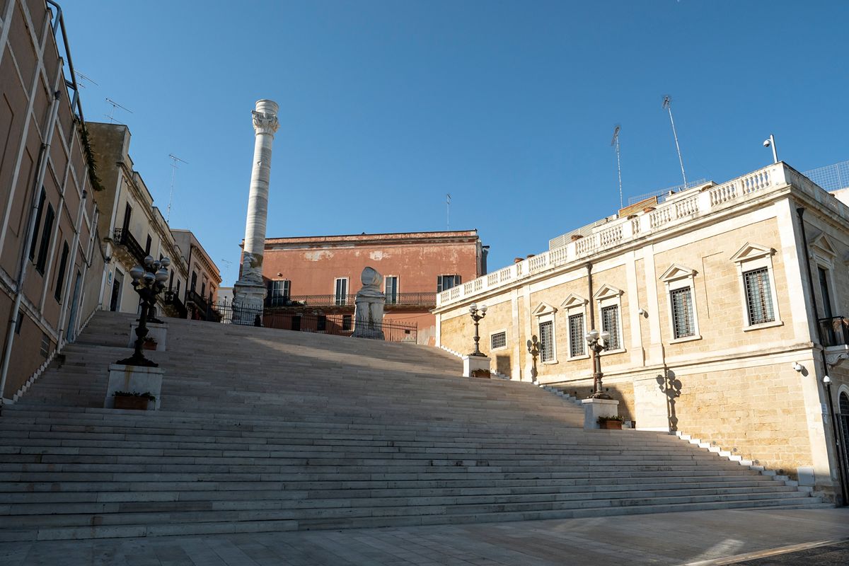 La Regina delle strade d'Italia finiva qui, e ancora oggi questa città è una piccola Roma affacciata sull'Adriatico