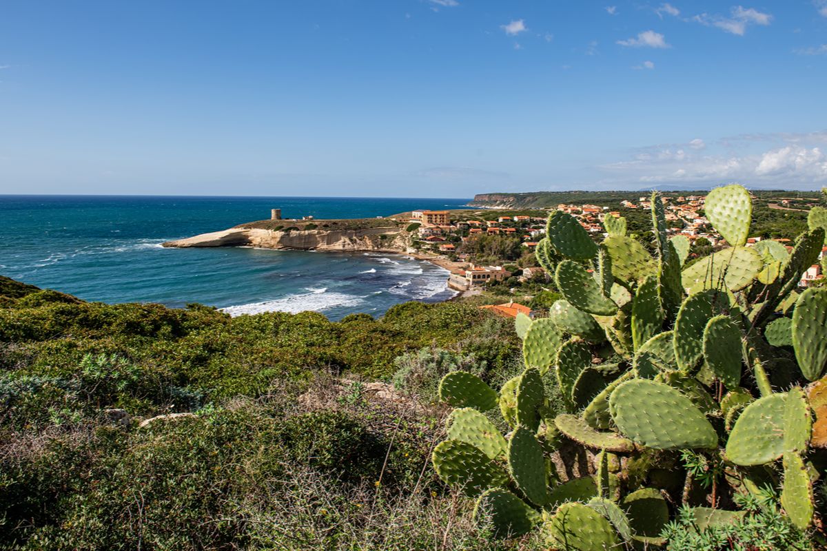 Dover? No, Sardegna! Questa spiaggia segreta sull'isola imita alla perfezione le scogliere dell'Inghilterra