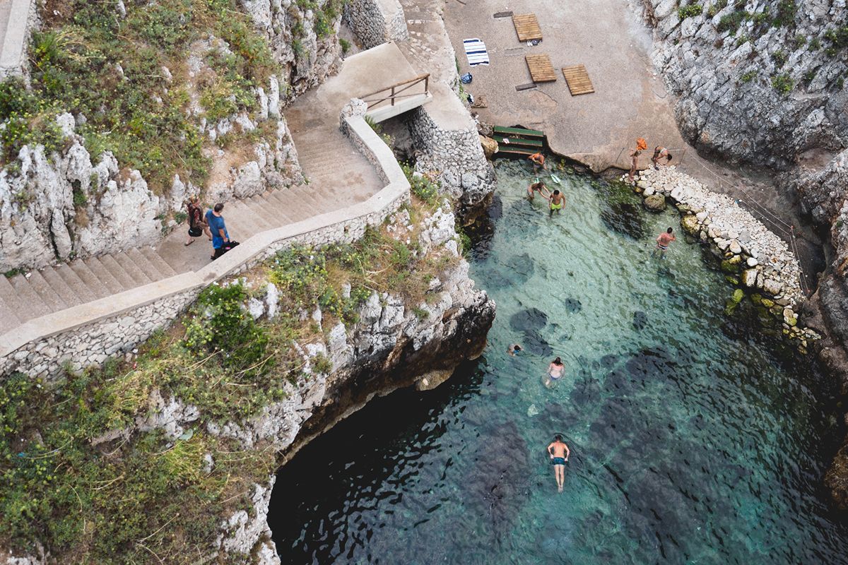 Il fiordo più bello d'Italia si trova nel Salento: un'insenatura spettacolare tra alte pareti rocciose a picco sul mare