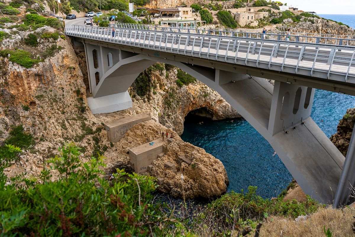 Il fiordo più bello d'Italia si trova nel Salento: un'insenatura spettacolare tra alte pareti rocciose a picco sul mare
