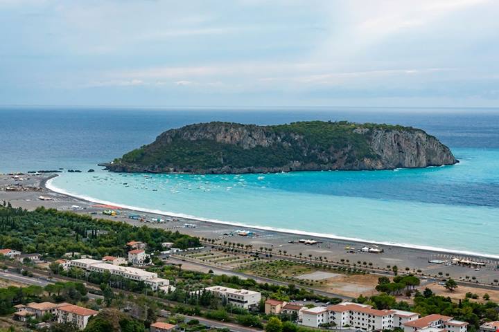 Dal 2022 è tornata accessibile a tutti, ma per 40 anni fu l'isola privata (davanti alla costa) del più celebre imprenditore italiano