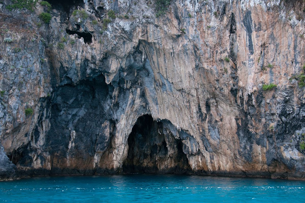 Dal 2022 è tornata accessibile a tutti, ma per 40 anni fu l'isola privata (davanti alla costa) del più celebre imprenditore italiano