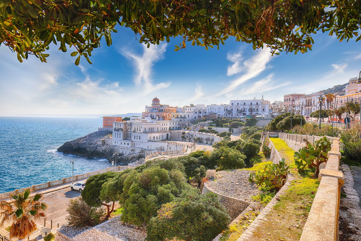 Terme, spiagge e palazzi orientali: siamo in Salento, ma questo paese di 3000 abitanti sembra il set di una fiaba 