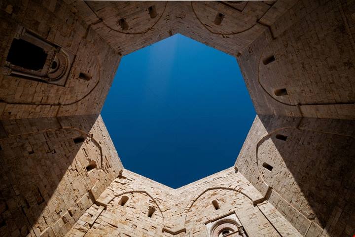 In questo castello hanno ripetuto il numero 8 ovunque potevano, ma c'è un motivo preciso per cui l'hanno fatto