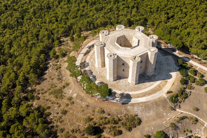 In questo castello hanno ripetuto il numero 8 ovunque potevano, ma c'è un motivo preciso per cui l'hanno fatto