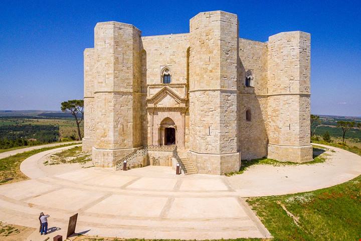 In questo castello hanno ripetuto il numero 8 ovunque potevano, ma c'è un motivo preciso per cui l'hanno fatto