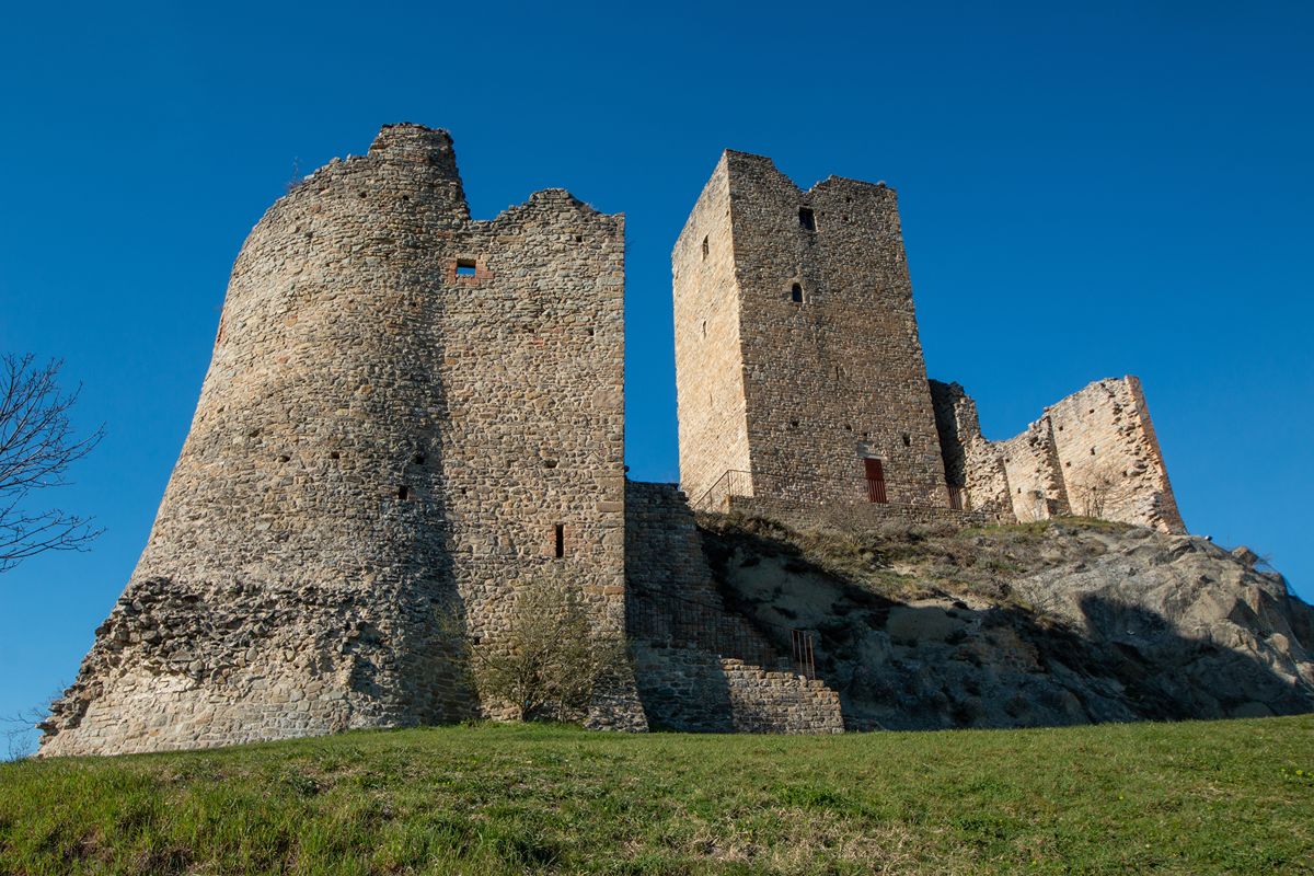 Da Mantova a Lucca, 300 chilometri di camminate a passo lento lungo i luoghi di Matilde di Canossa