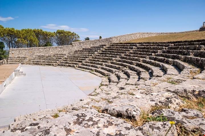 Sicilia, il gioiello barocco senza folla che unisce chiese patrimonio UNESCO e un antico teatro greco