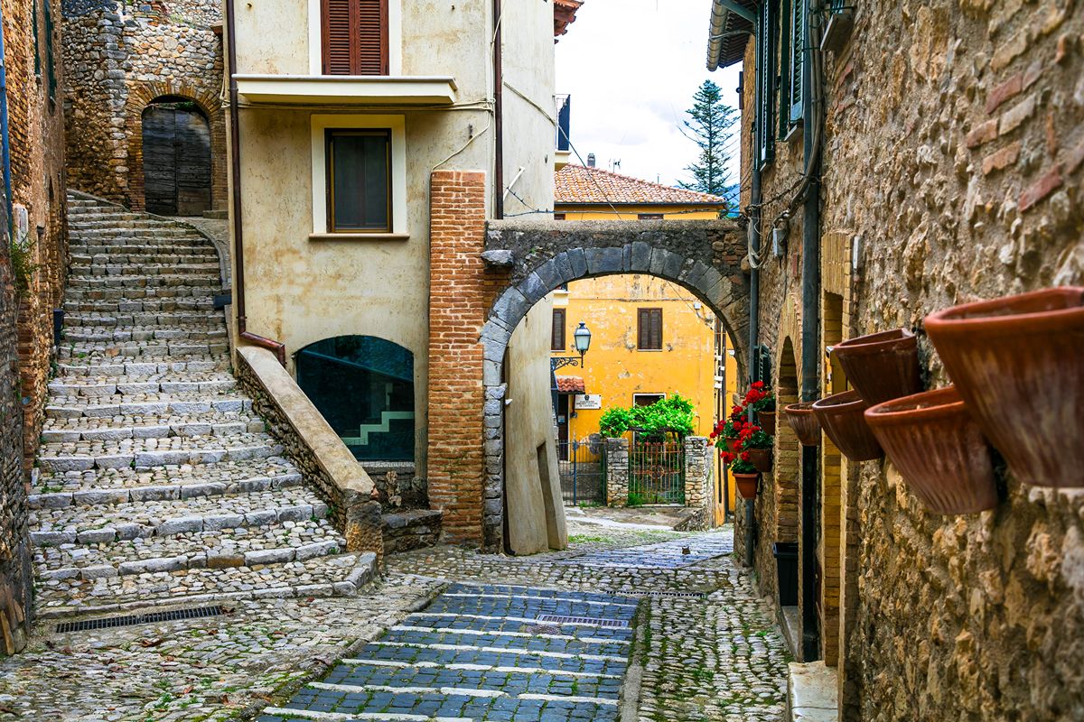 Il borgo a forma di cipolla dell'Alto Lazio che esiste da 3000 anni: persino Virgilio ne ha parlato nell'Eneidw