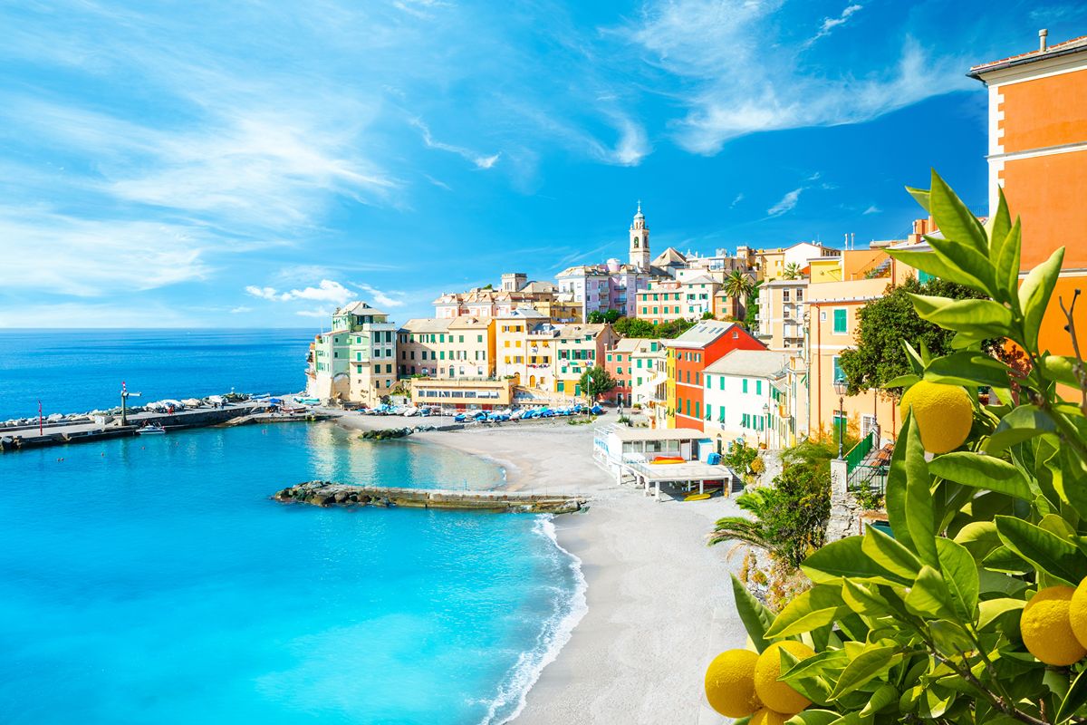 Liguria, il paese a picco sul mare che con la sua spiaggia ha conquistato la top 10 delle mete estive in Europa