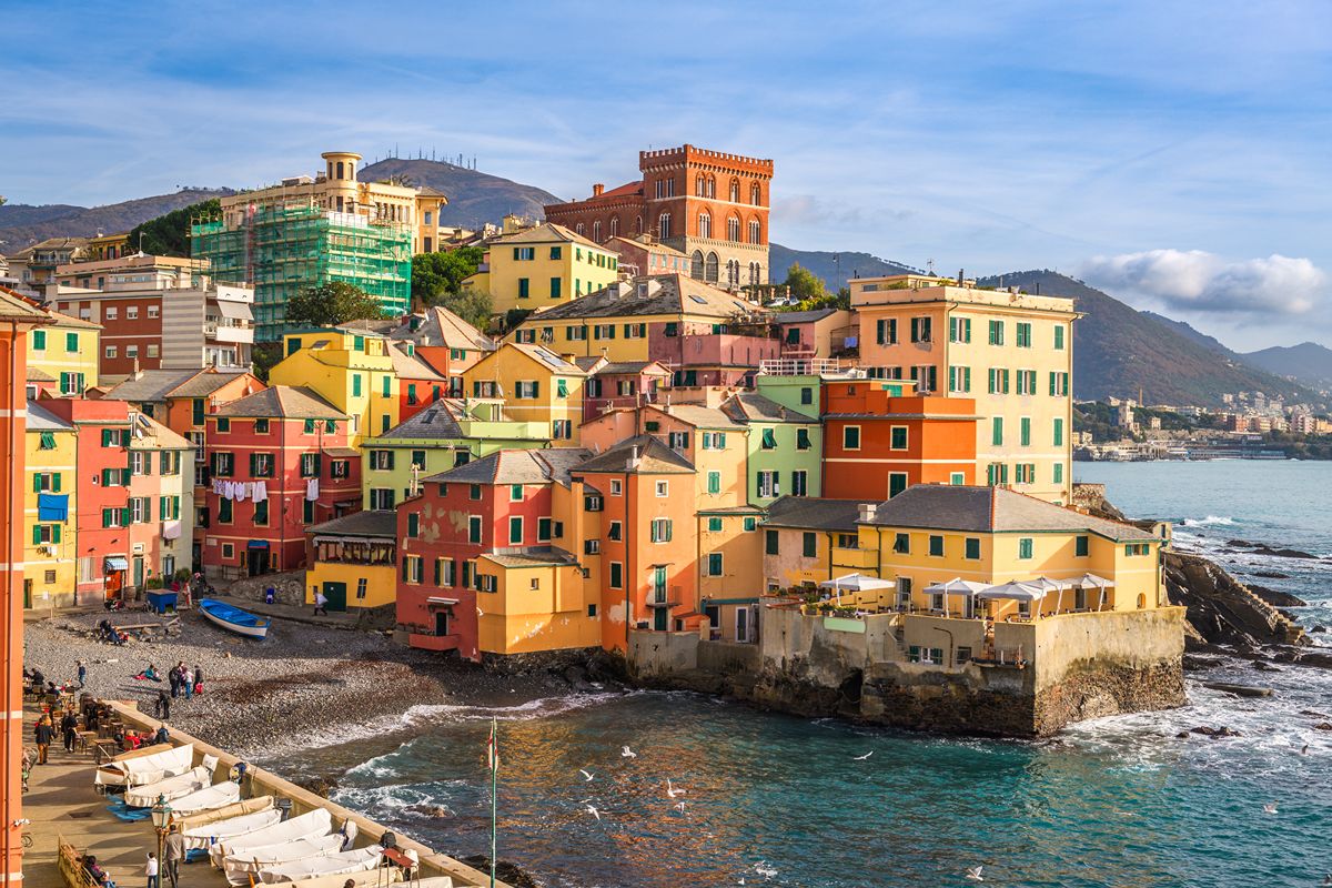 Liguria, il paese a picco sul mare che con la sua spiaggia ha conquistato la top 10 delle mete estive in Europa