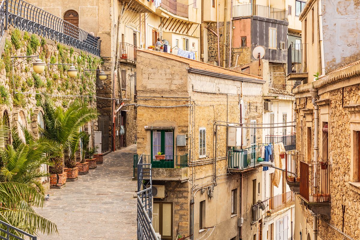 100 rupi e la forma di una stella marina: nell'entroterra siciliano c'è un paese che devi ammirare per forza dall'alto