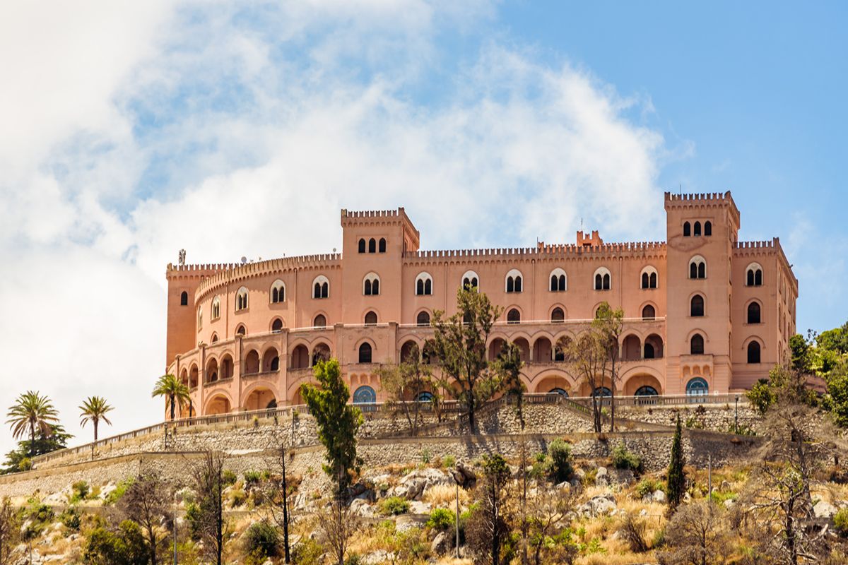 Lo straordinario palazzo di Palermo che racconta l'epopea dell'architettura del primo '900