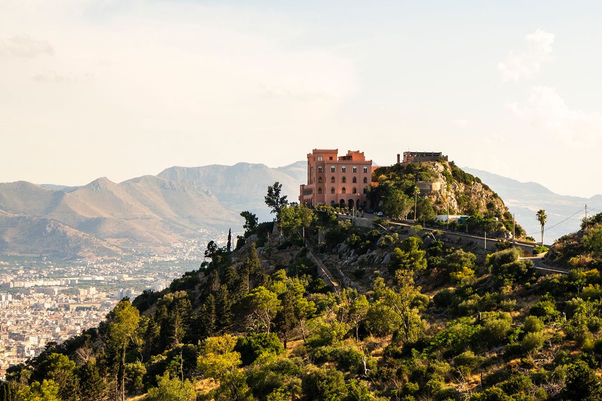 Lo straordinario palazzo di Palermo che racconta l'epopea dell'architettura del primo '900