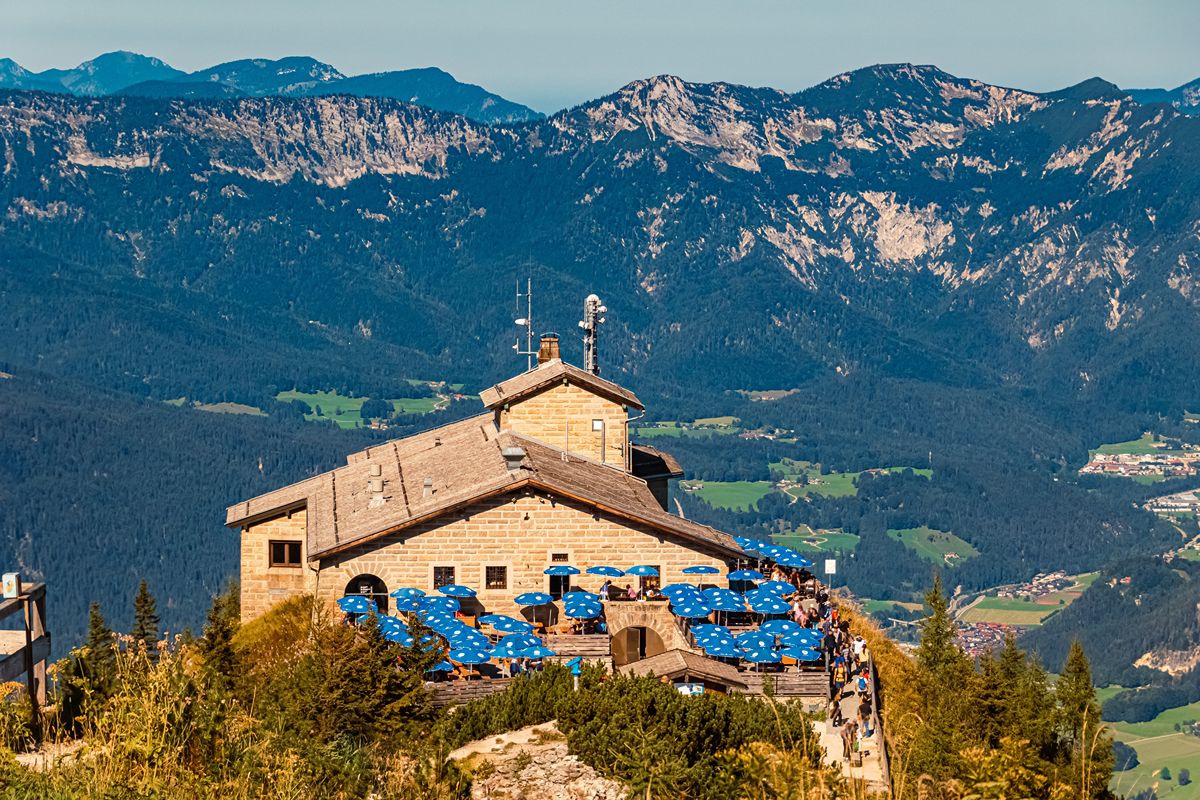 Baviera, lo spettacolare nido d'aquila a 1800 metri di altezza che domina le Alpi tra storia e panorami da sogno