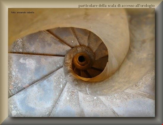  Realizzazione in concio di pietra di Comiso, autoportante da dove si raggiunge il campanile con orologio e campana nel Palazzo del Municipio armando sabella armando sabella