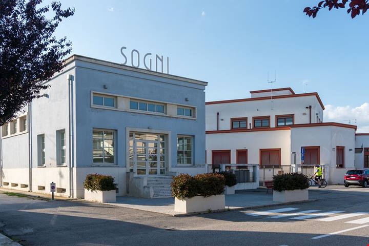 La città metafisica dell'Emilia Romagna che ha cristallizzato gli anni '30