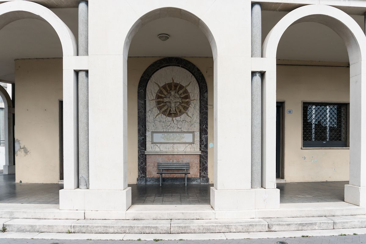 La città metafisica dell'Emilia Romagna che ha cristallizzato gli anni '30