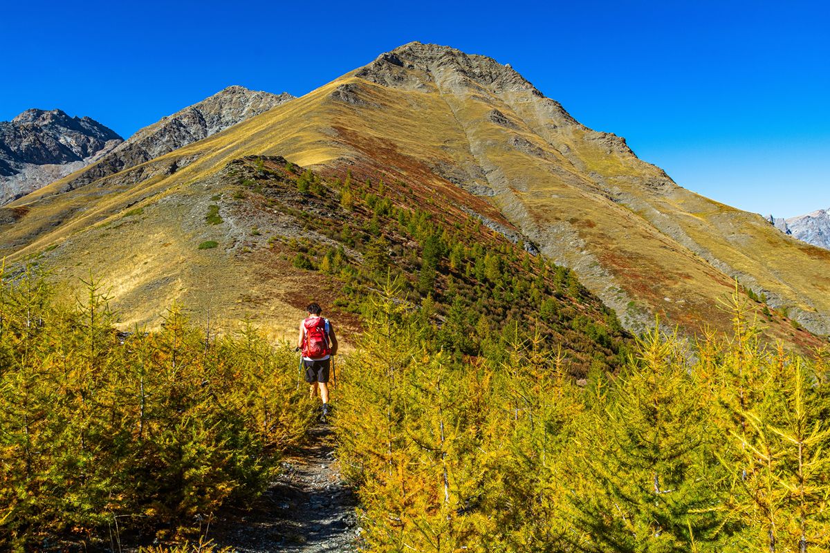 1880 metri di altitudine e il fascino calmo delle Alpi: in Piemonte c'è il borgo perfetto per chi ama la montagna
