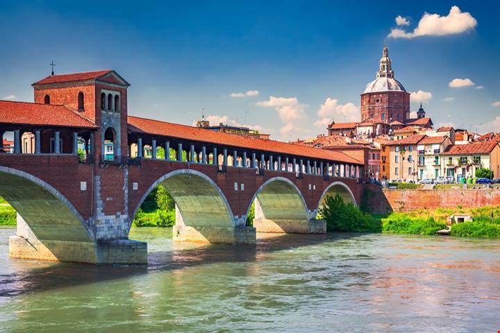 Non è Santiago, ma da questa città italiana passano alcuni dei cammini più belli di tutta Europa