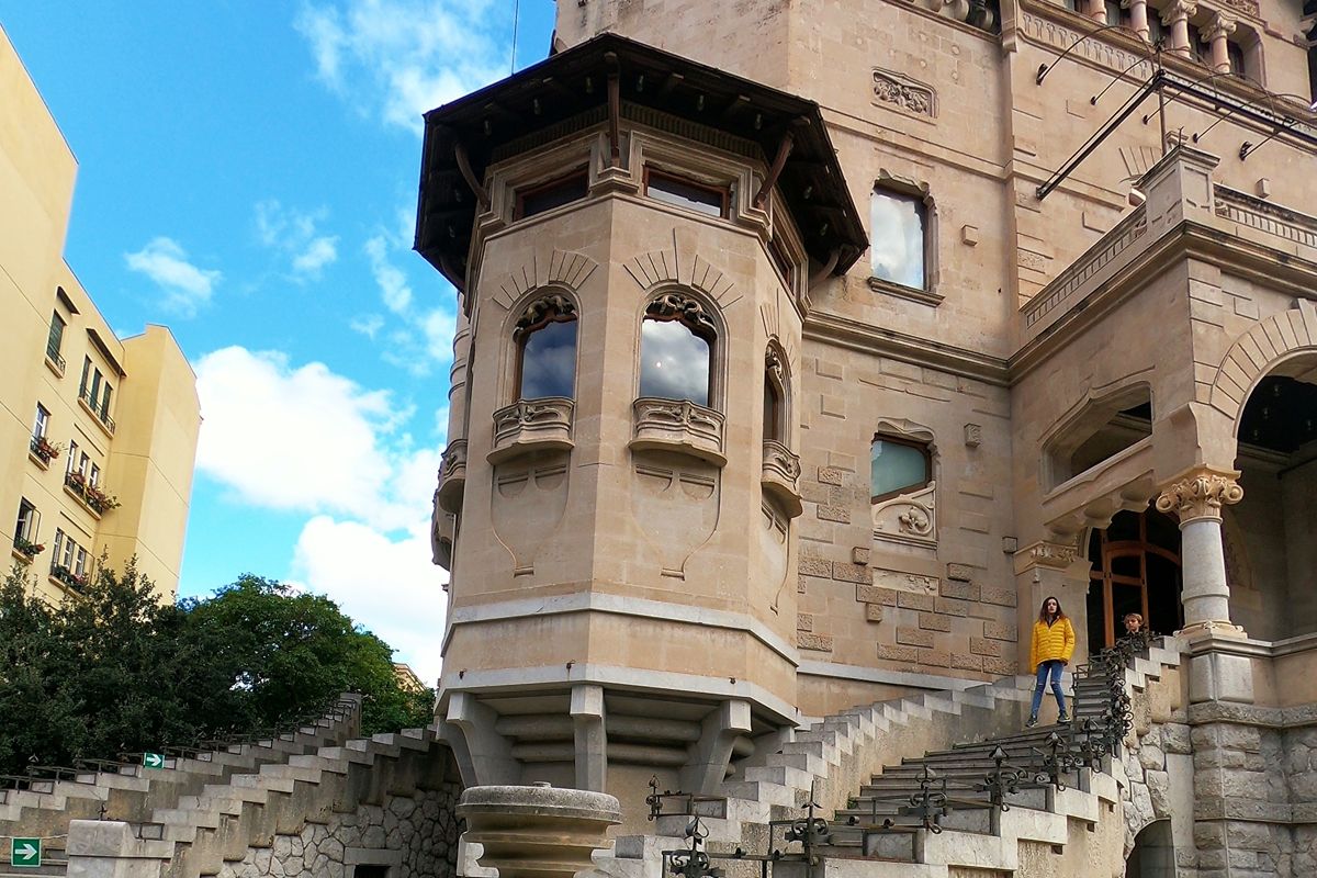 Dalla vista sul mare al capolavoro Liberty: solo a Palermo puoi scoprire uno dei palazzi simbolo del primo '900 italiano