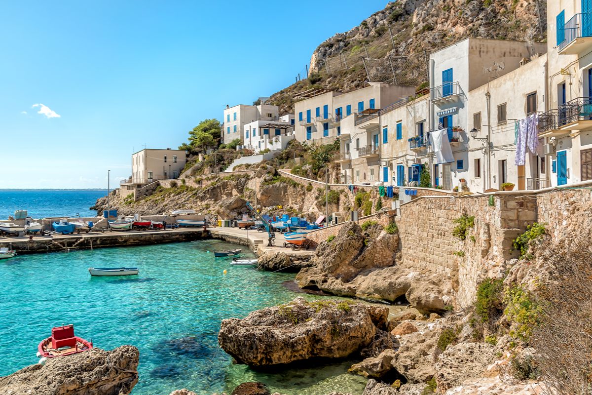 200 abitanti per un'isola piccola come un quartiere: in Sicilia per scoprire l'ultima perla incontaminata d'Italia