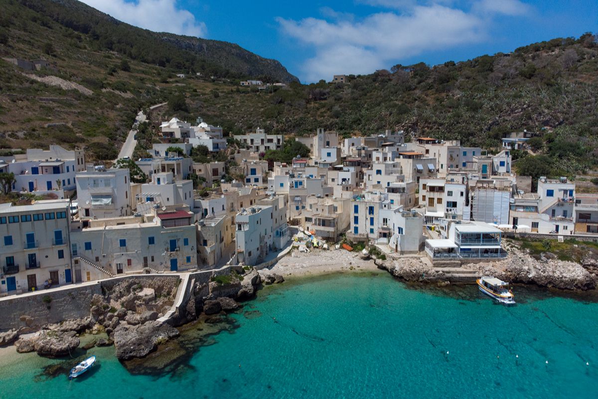 200 abitanti per un'isola piccola come un quartiere: in Sicilia per scoprire l'ultima perla incontaminata d'Italia