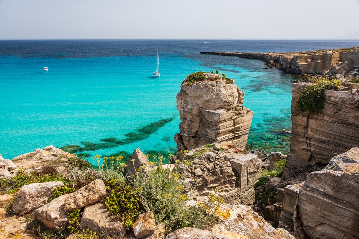 In Sicilia c'è una spiaggia diversa da tutte le altre: la storia del suo nome risale a 2500 anni fa