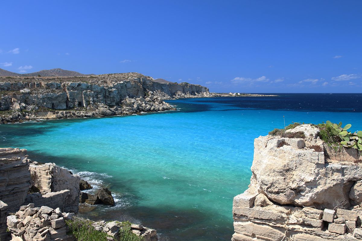 In Sicilia c'è una spiaggia diversa da tutte le altre: la storia del suo nome risale a 2500 anni fa