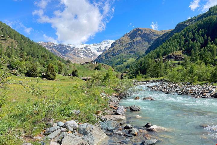 In Valle d'Aosta hanno inventato il sonnoturismo: viaggiare per dormire è la nuova frontiera delle vacanze rilassanti