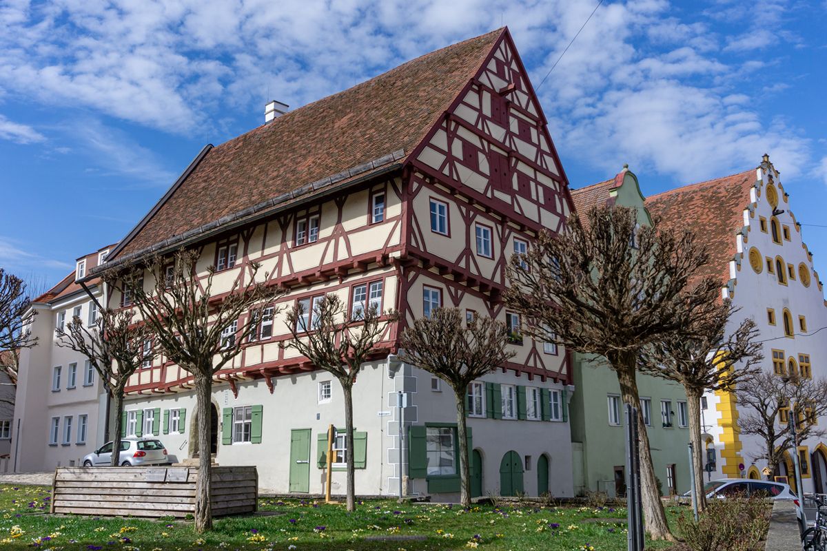 In Germania c'è una città medievale che nasconde 70mila diamanti, ed è costruita dentro il cratere di un meteorite
