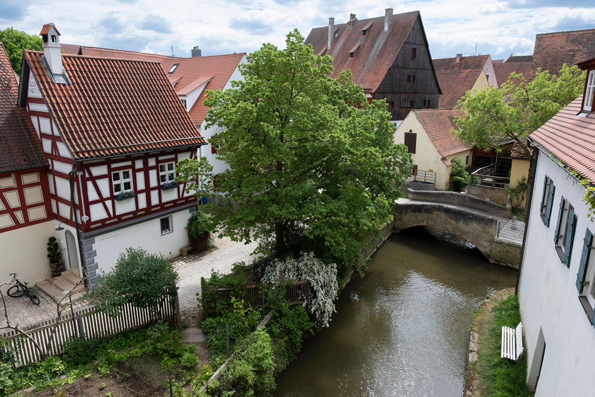 In Germania c'è una città medievale che nasconde 70mila diamanti, ed è costruita dentro il cratere di un meteorite