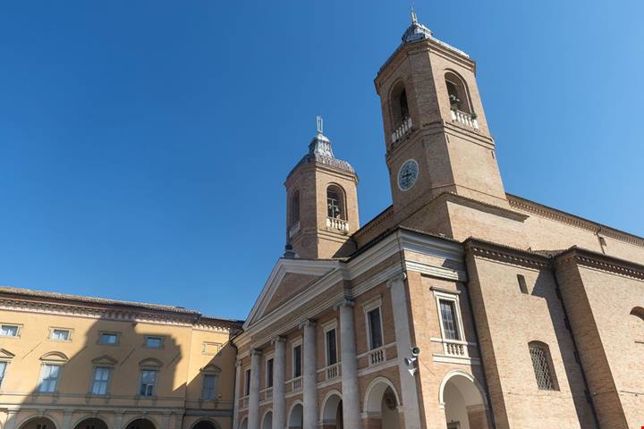 Marche, da 500 anni nel borgo universitario c'è un convento tutto in pietra che ha fatto la storia della Chiesa