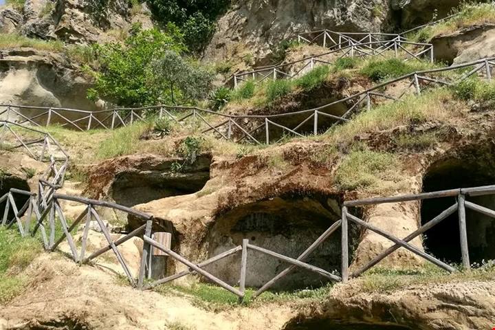 5 chilometri di grotte e storia: in Calabria per scoprire (a piedi) uno dei siti preistorici più interessanti d'Europa