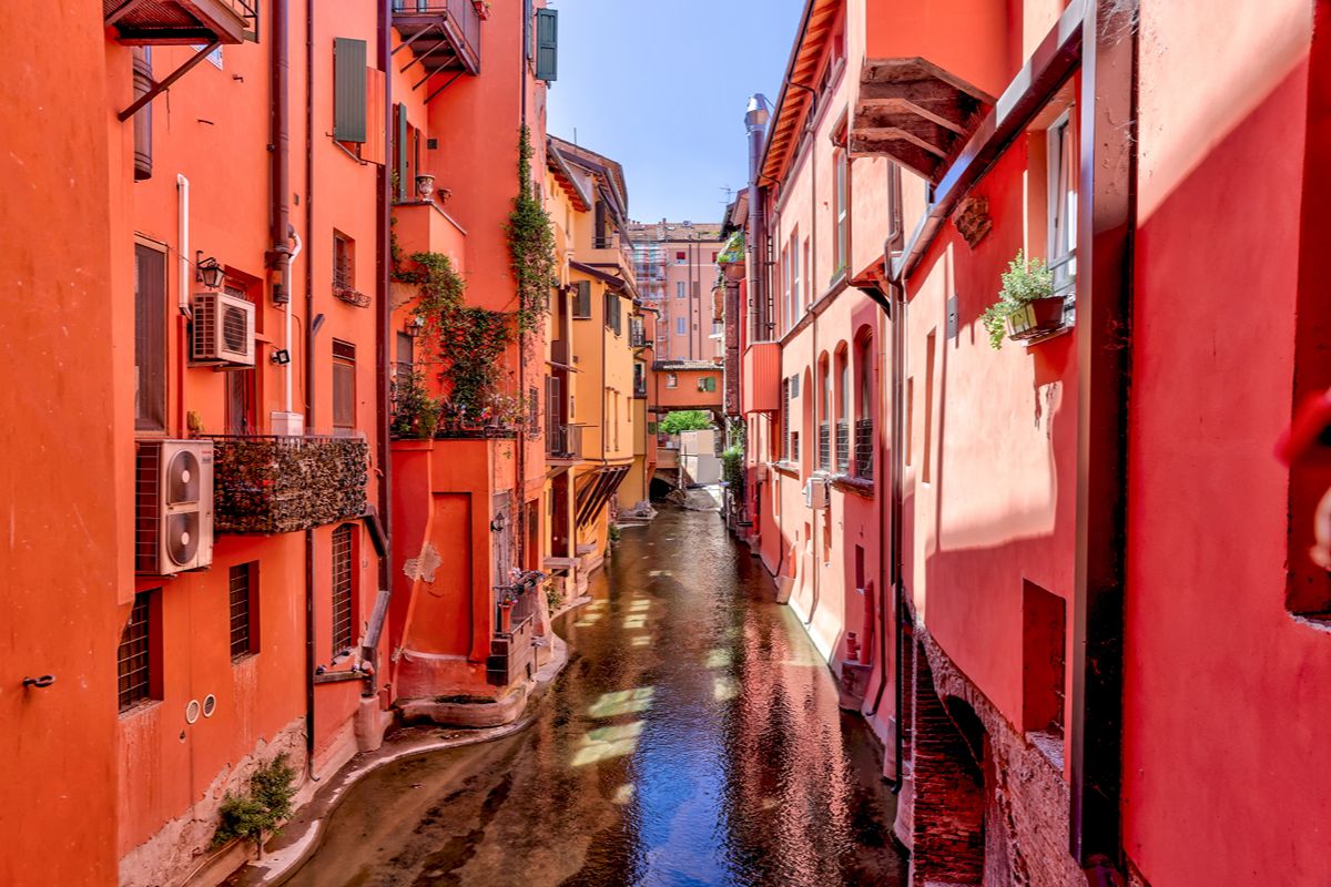 Per 50 anni è stata la piccola Brookyln di Bologna, e ancora oggi è un simbolo del '900 in Emilia Romagna