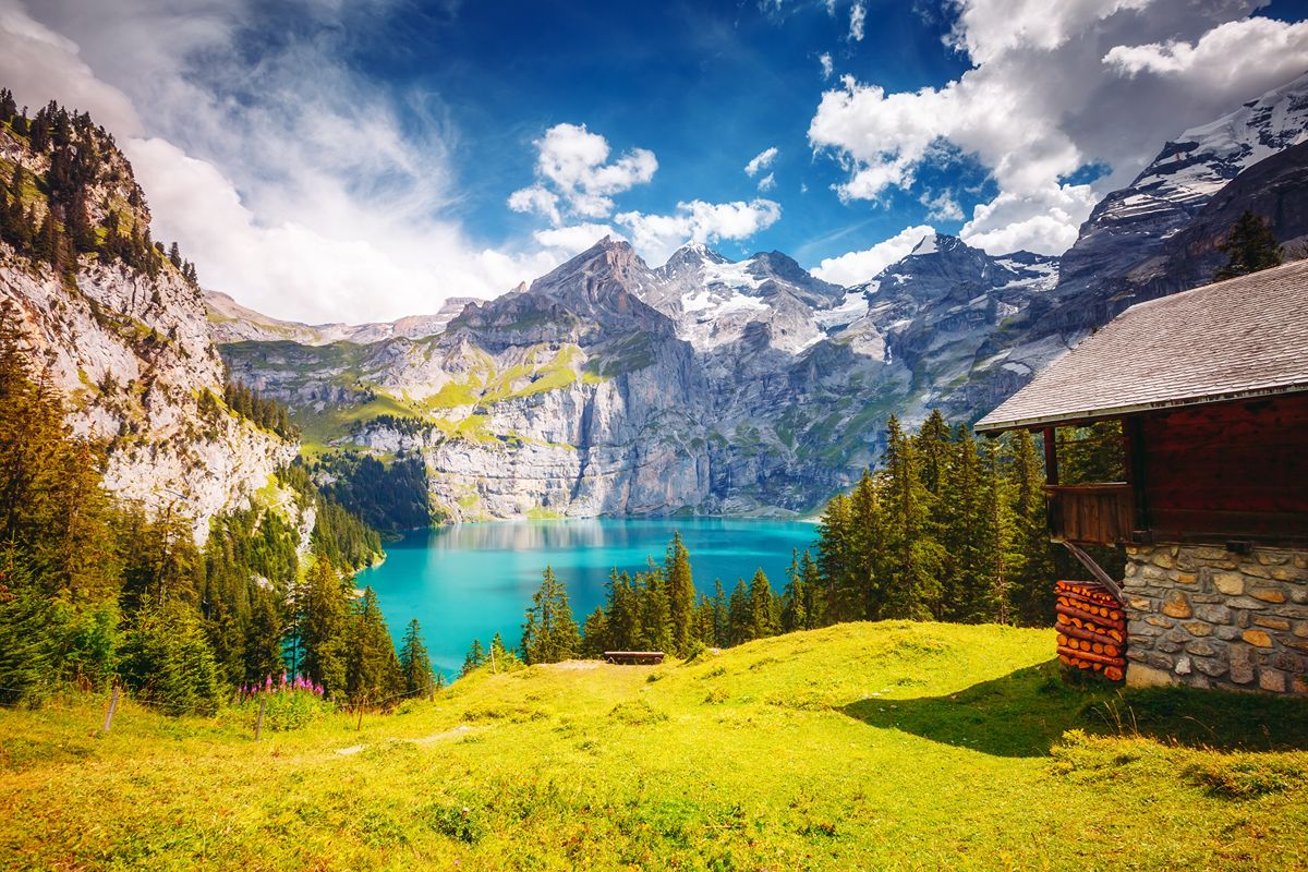 Svizzera, la perla di Kandersteg è il piccolo lago più bello del paese: per arrivarci devi salire fino a 1600 metri sulle Alpi