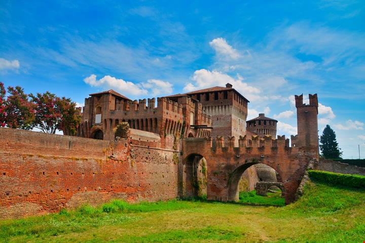 La Hollywood della Lombardia è l'antico borgo dove castelli e chiese hanno fatto da sfondo a decine di film