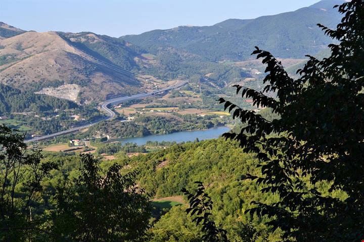 Un faro in montagna e il dolce baciato dalla frolla: nel cuore del Pollino c'è un borgo tutto da scoprire