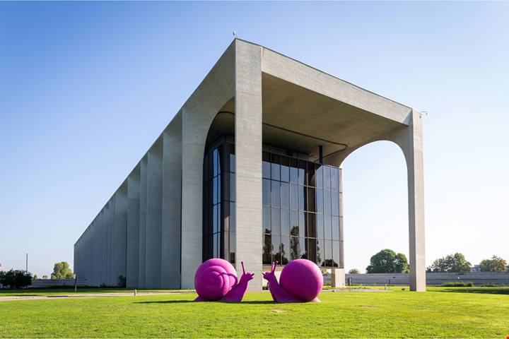 Alle porte di Milano c'è la prima opera italiana di Niemeyer, ed è un vero capolavoro del '900