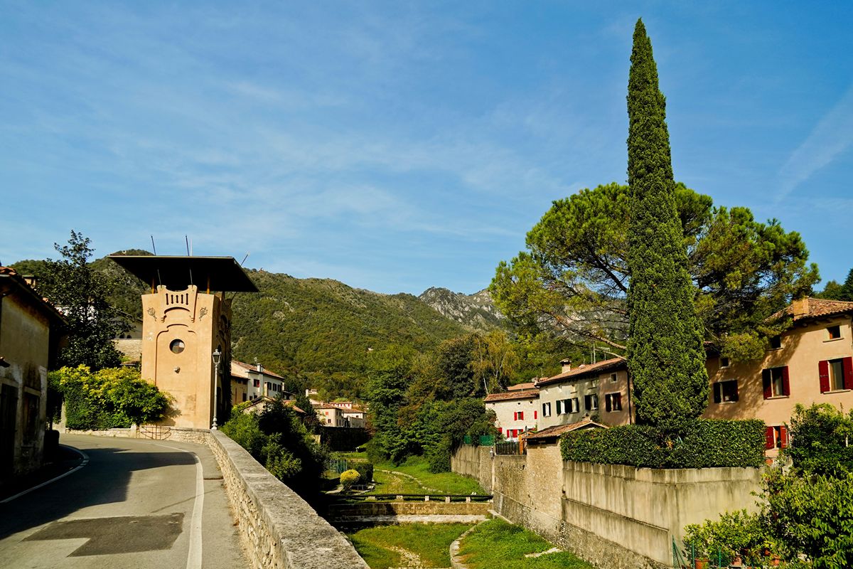 Questo borgo veneto ha mulini, cascate e case sull’acqua: sembra costruito per rallentare