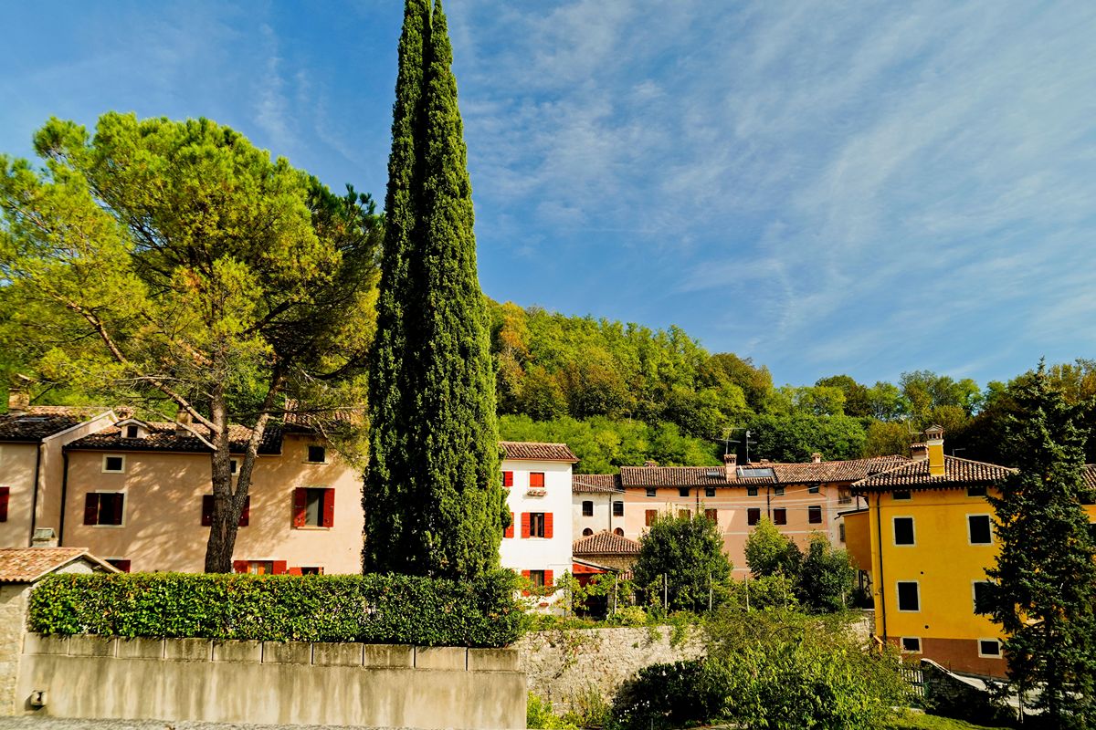 Questo borgo veneto ha mulini, cascate e case sull’acqua: sembra costruito per rallentare
